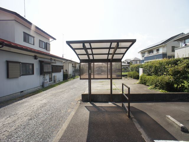 その他共有部分　屋根付きの駐輪場があります♪