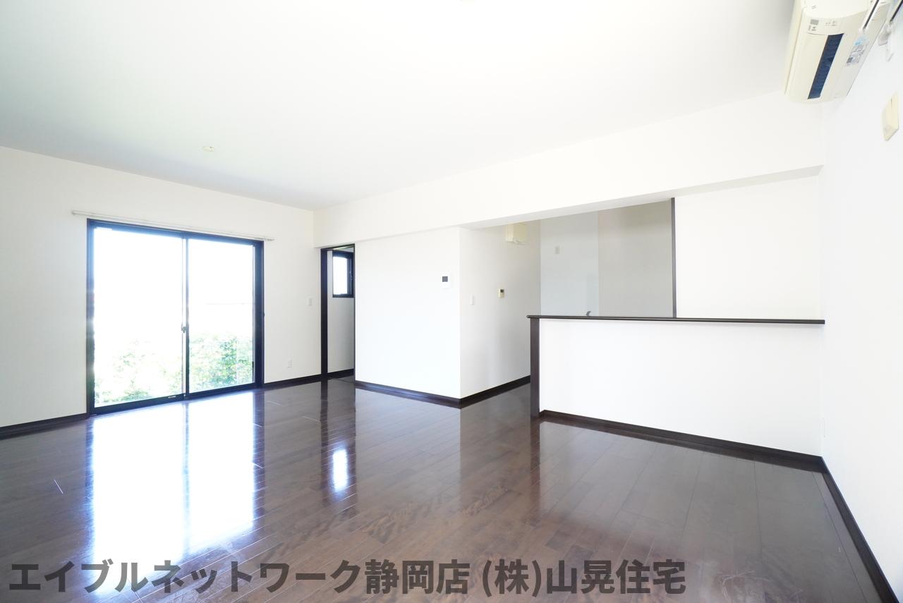 居室・リビング　ゆったり過ごせる居間です