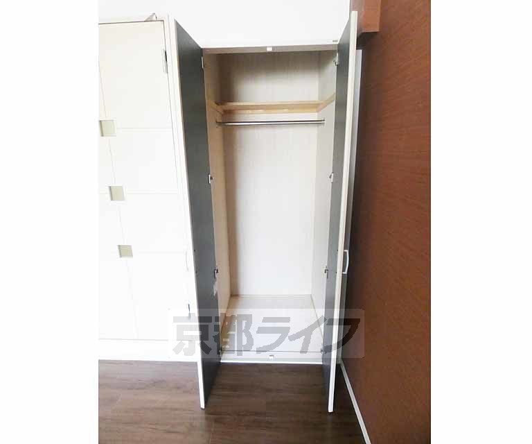 収納　ロングコートも掛けられます