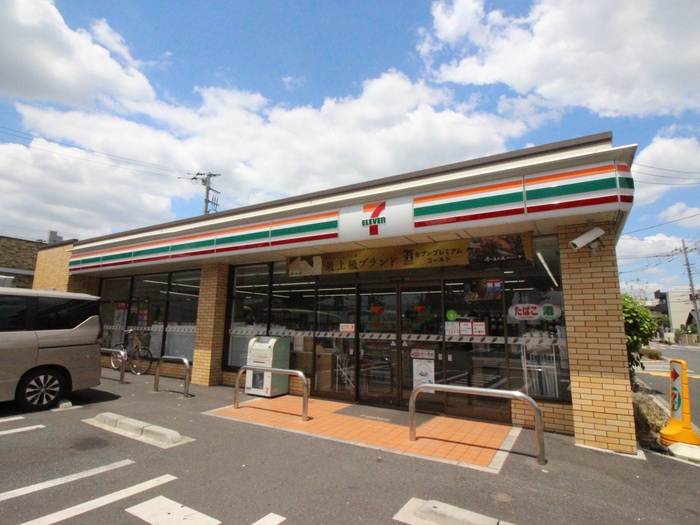 コンビニ　セブンイレブン（コンビニ）まで215m