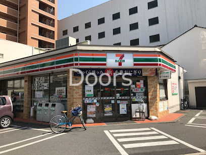 コンビニ　セブンイレブン岡山内山下1丁目店（コンビニ）まで168m