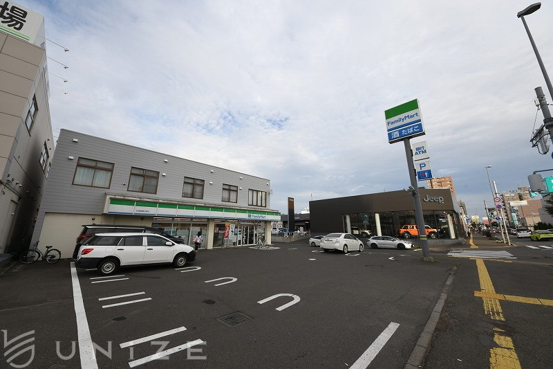 コンビニ　ファミリーマート札幌美園3条店（コンビニ）まで139m