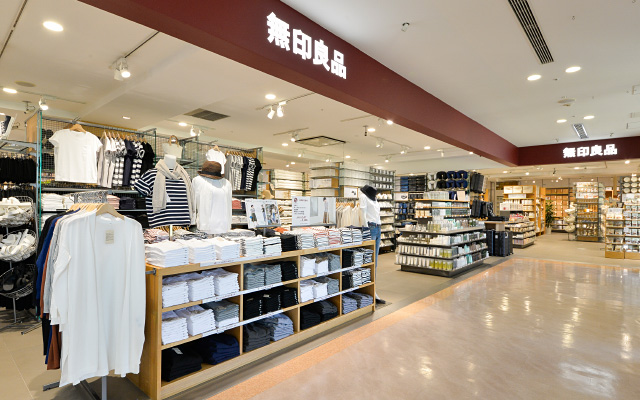 ショッピングセンター　無印良品東京ドームシティラクーア店（ショッピングセンター）まで494m