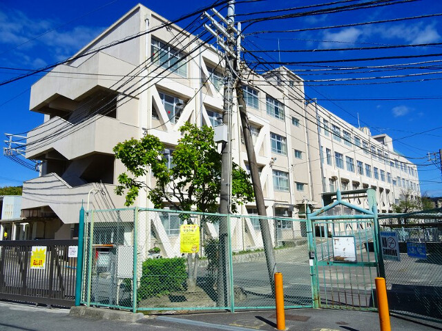 小学校　高槻市立阿武野小学校（小学校）まで1029m