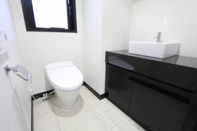 トイレ　トイレにも専用の手洗いがあります