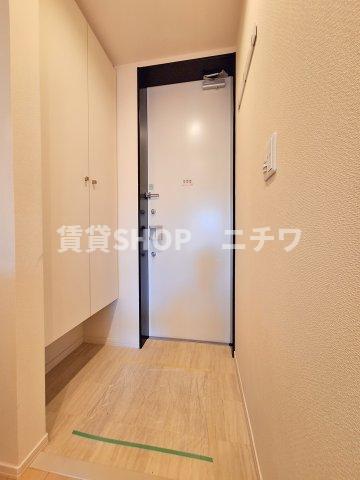 玄関　☆天井まである大きなシューズBOXは傘立ても内蔵で便利です☆