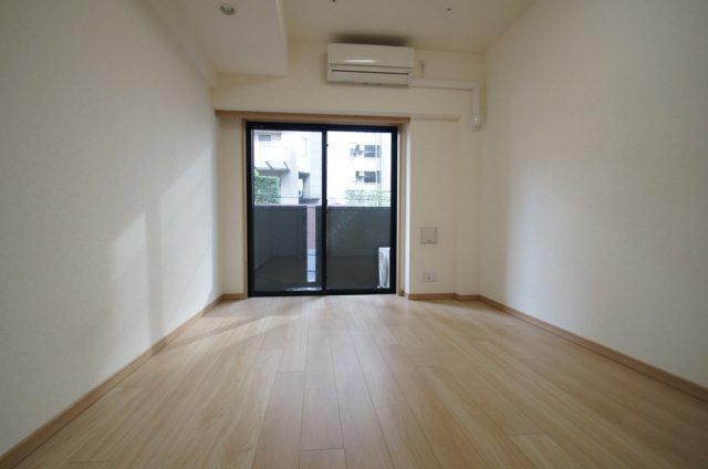 居室・リビング　朝日の入る東向きのお部屋です