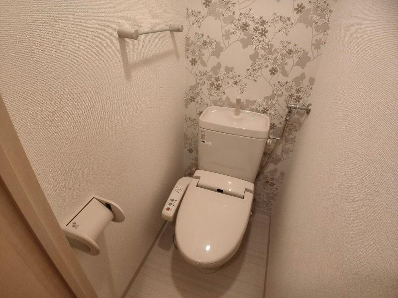 トイレ　トイレです。ウォシュレット付を探している方、おすすめです。