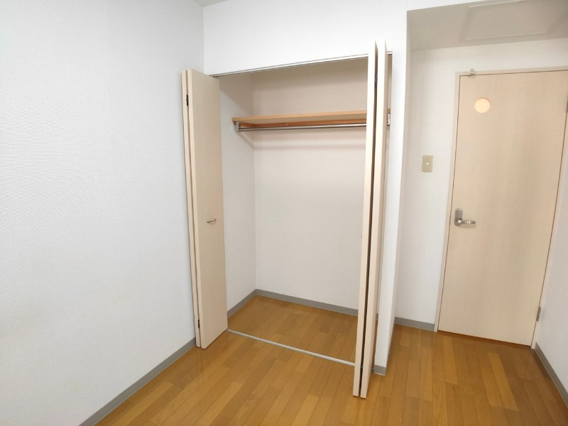 収納　クローゼットは奥行きもあり、荷物が多い方でも安心です。