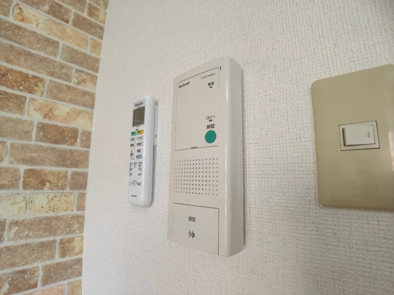 バルコニー　来客時にはこれで受け答えが出来るので安心です。