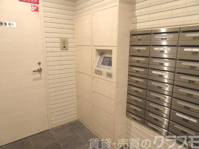 エントランス　留守中の荷物の受取は宅配ＢＯＸで♪