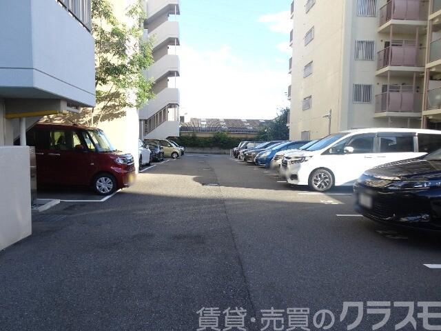 駐車場　敷地内駐車場