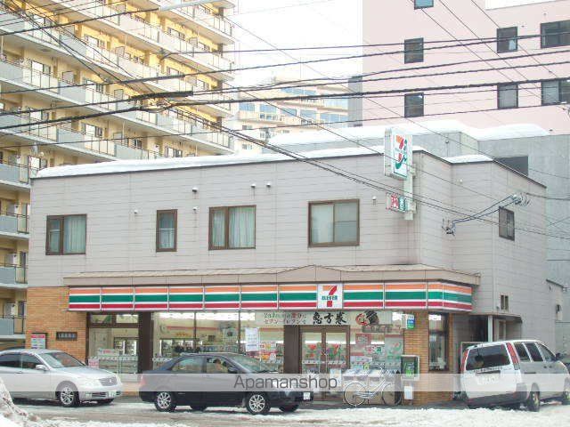 コンビニ　セブンイレブン（コンビニ）まで243m