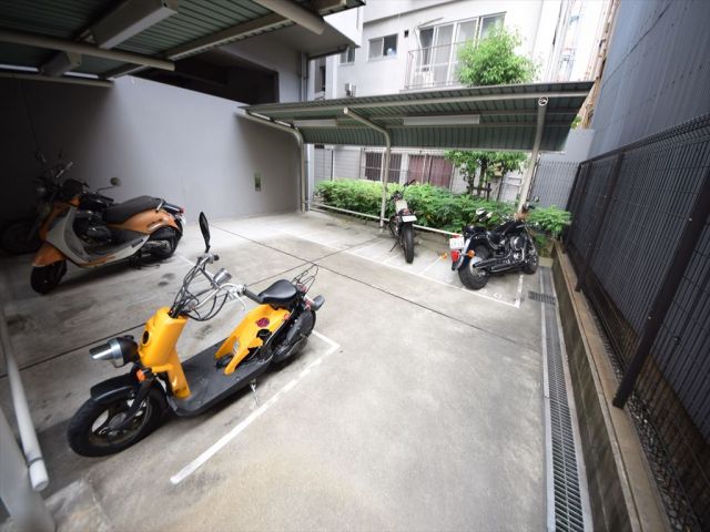 その他　ソラーレＮ　バイク置場