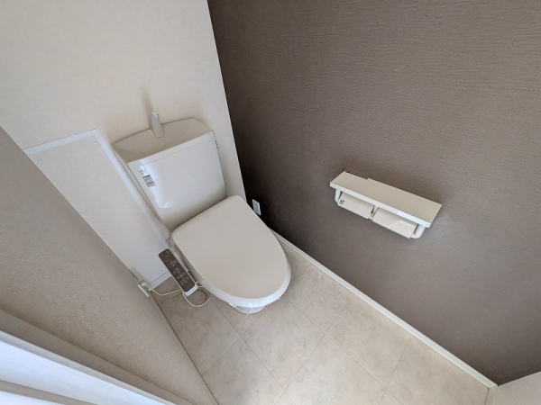 トイレ　温水シャワー付きトイレです