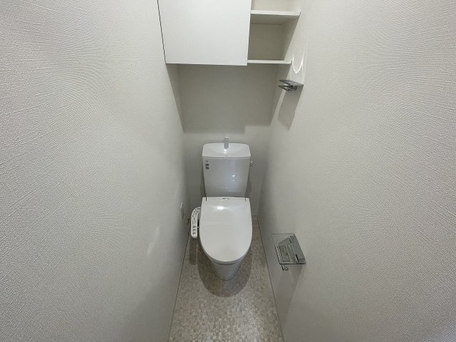 トイレ　温水洗浄便座付きのトイレです♪