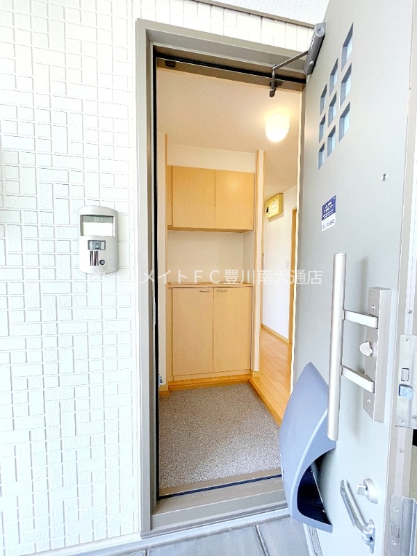 玄関　同型別部屋写真