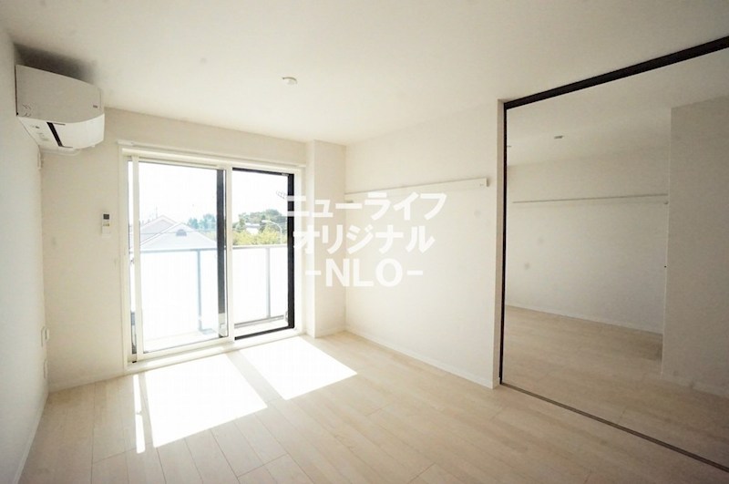 居室・リビング　13.5帖のLDK☆快適な暮らしに欠かせないエアコン付☆