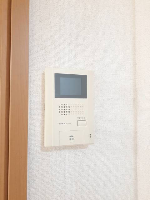 セキュリティ　来客の姿も確認できるモニター付きインターホンです！