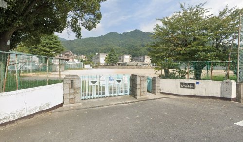 中学校　呉市立広中央中学校（中学校）まで1200m