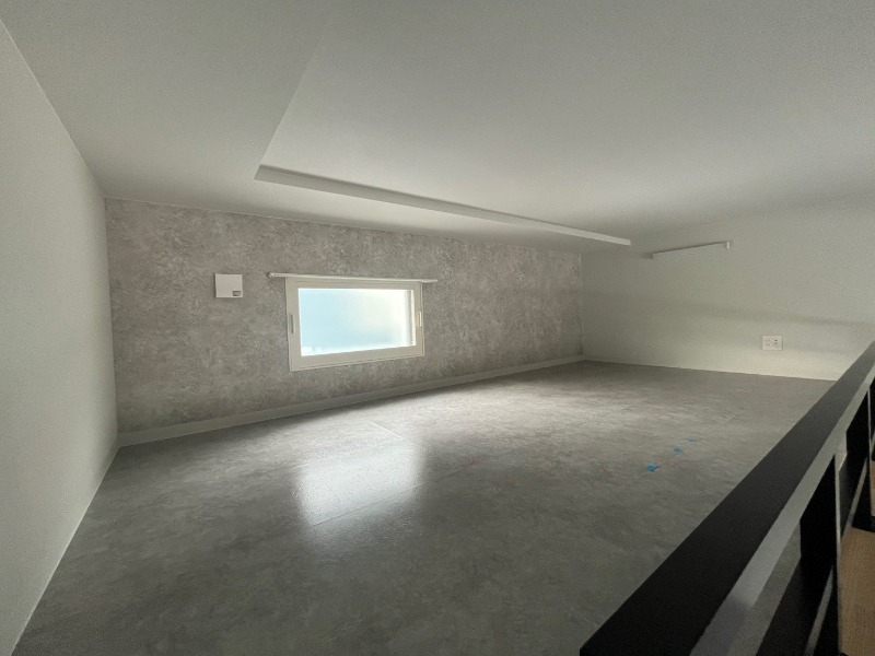 その他部屋・スペース　こちらのお部屋は光が差し込む、温かみのあるお部屋です。