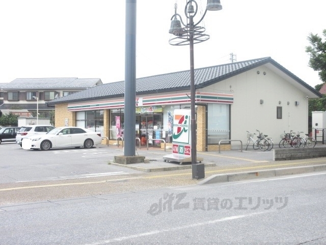 コンビニ　セブンイレブン彦根中薮町店（コンビニ）まで600m