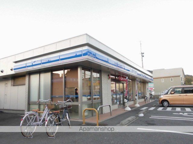 コンビニ　ローソン 徳島八万町下福万店（コンビニ）まで271m