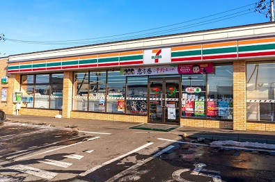コンビニ　セブンイレブン札幌北郷4条店（コンビニ）まで129m