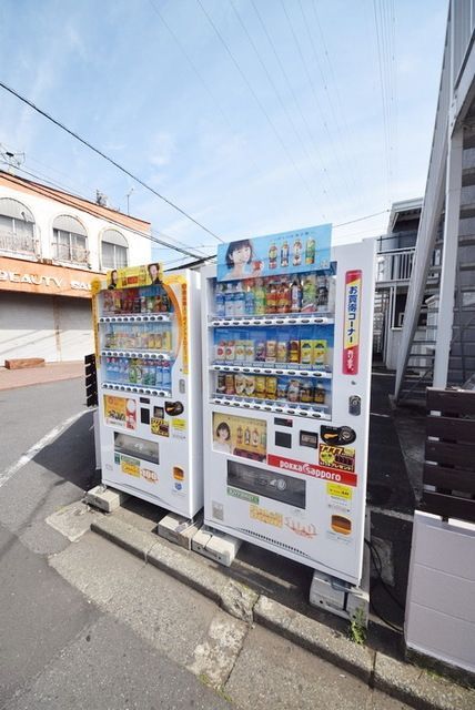 エントランス　★敷地内自販機付き★