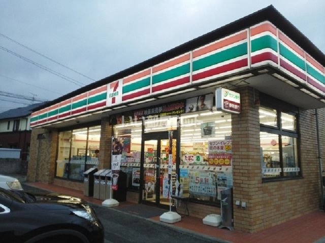 コンビニ　セブンイレブン 浜北小松店（コンビニ）まで488m