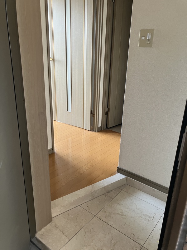 玄関　※別部屋の参考写真です。