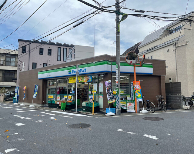 コンビニ　ファミリーマート池尻三丁目店（コンビニ）まで320m
