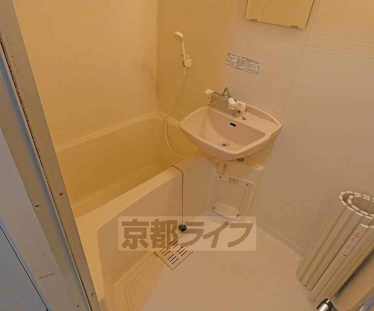 バス・シャワールーム　きれいな浴室です。