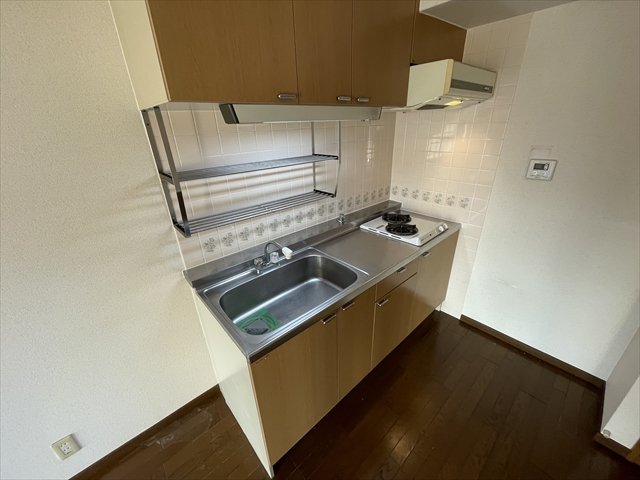 キッチン　同建物別部屋の写真になります。