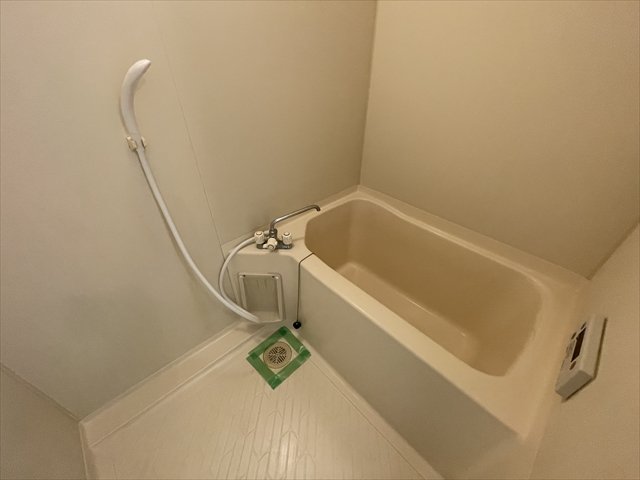バス・シャワールーム　同建物別部屋の写真になります。