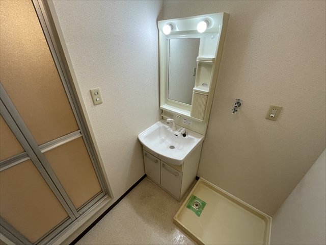 洗面設備　同建物別部屋の写真になります。