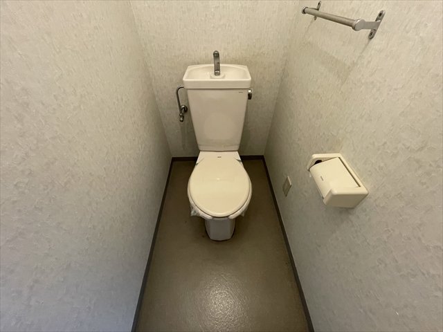 トイレ　同建物別部屋の写真になります。