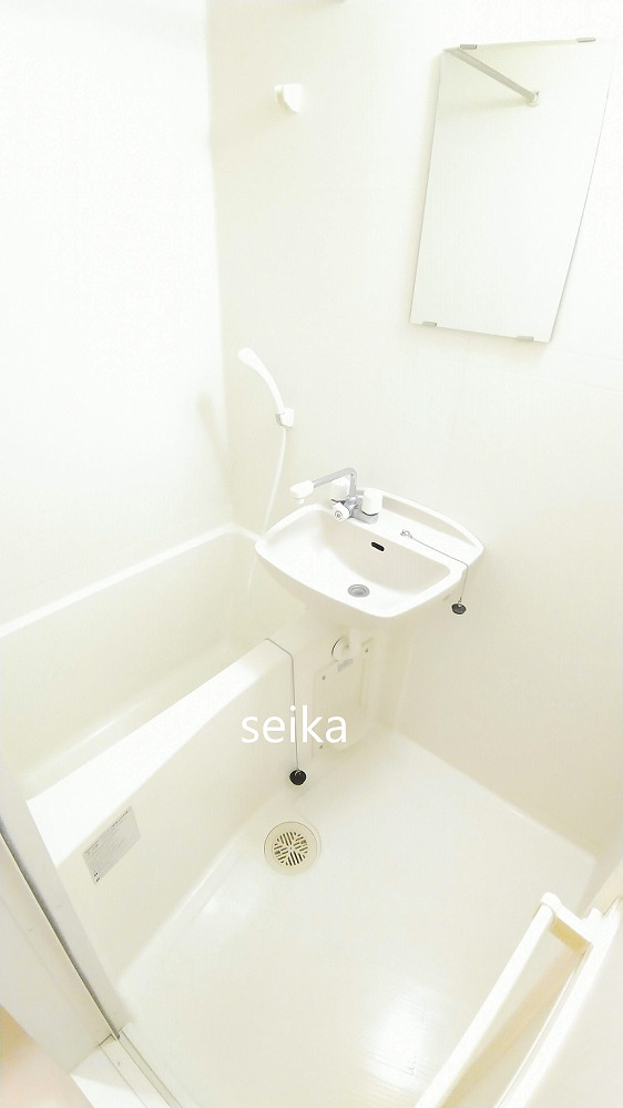 バス・シャワールーム　同タイプ室内