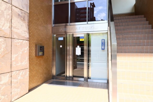 エントランス　建物の内部です