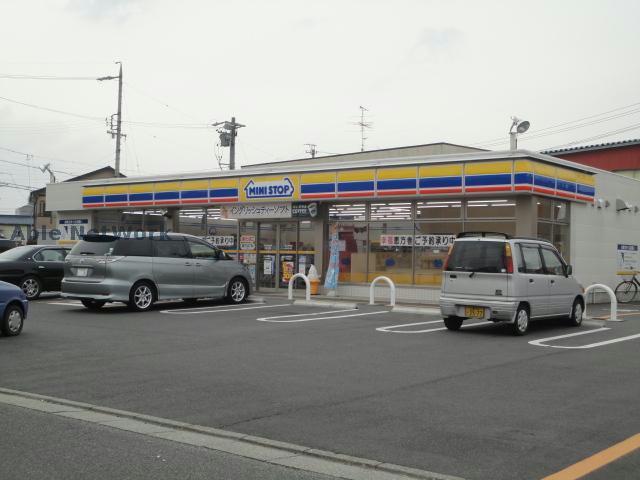 コンビニ　ミニストップ鈴鹿平田店（コンビニ）まで306m