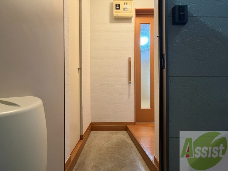 玄関　玄関の様子です。明るい印象ですね。気分もあがりそう。