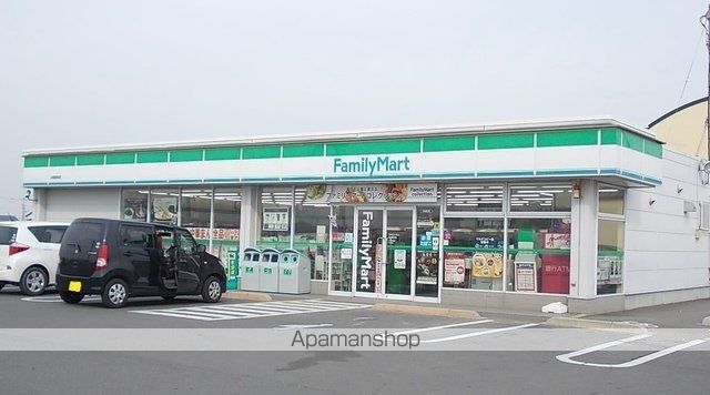 コンビニ　ファミリーマート（コンビニ）まで400m