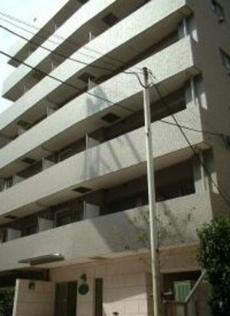 建物外観　８階建ての賃貸マンション
