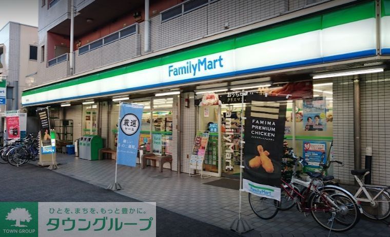 コンビニ　ファミリーマート堀田駅前店（コンビニ）まで500m