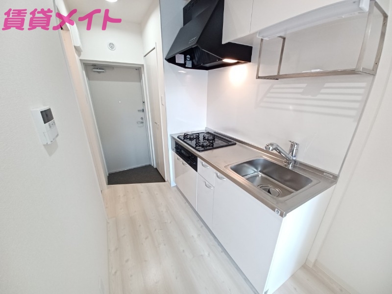 キッチン　別部屋反転参考写真です