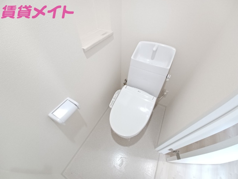 トイレ　別部屋反転参考写真です