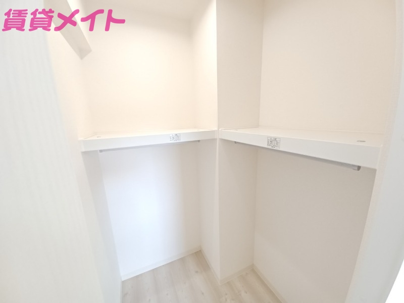 収納　別部屋反転参考写真です