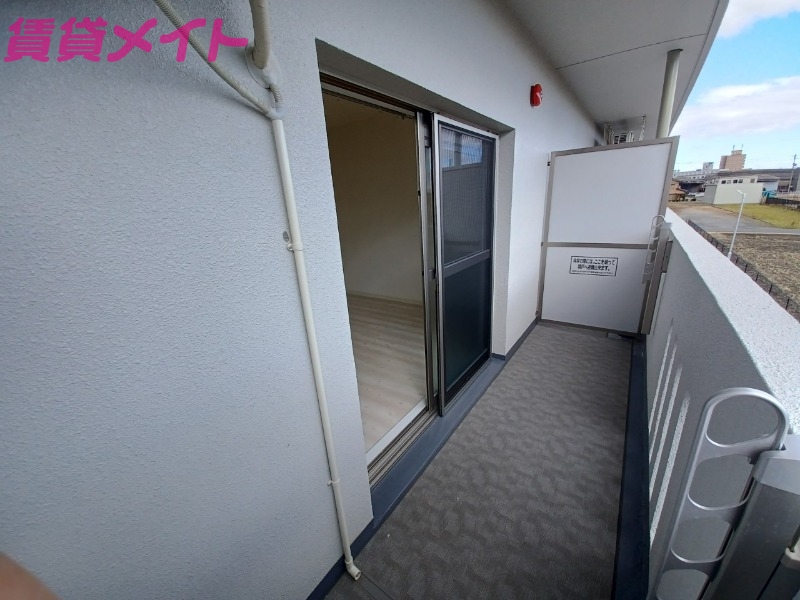 バルコニー　別部屋反転参考写真です