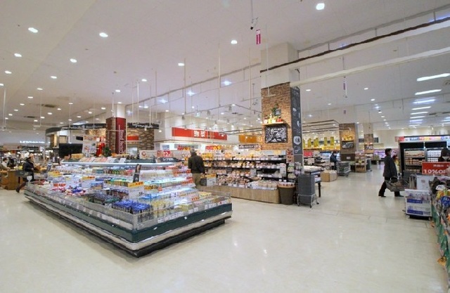 スーパー　イオン　浦和美園店（スーパー）まで700m