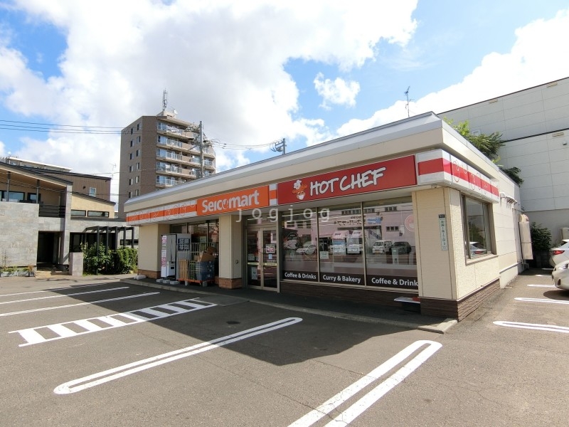 コンビニ　セイコーマート美園1条（コンビニ）まで74m